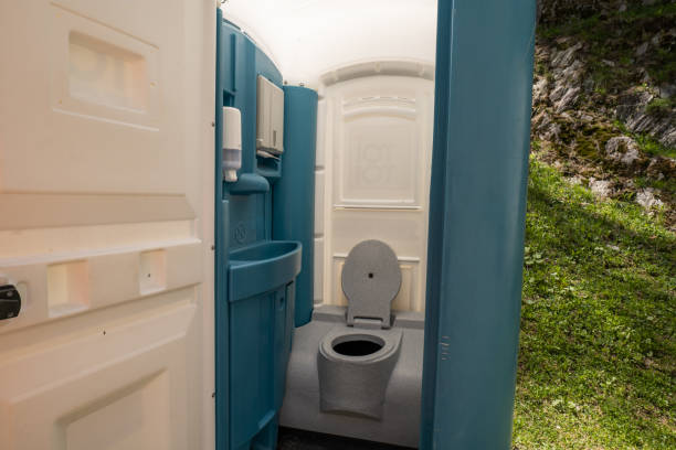 Best Portable toilet rental cost  in Rexland Acres, CA